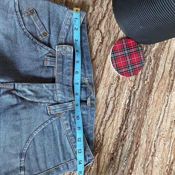 Sergio Valente ladies shorts/capris in size 27. Faded denim look. - Picture 9 of 9